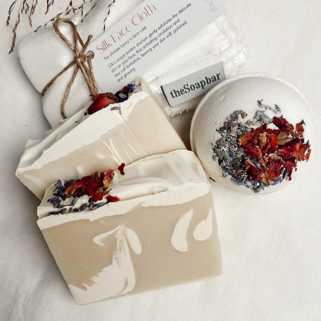 Luxe Natural Soaps and Bath bombs 